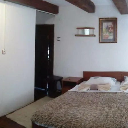 Staria Komita 2*